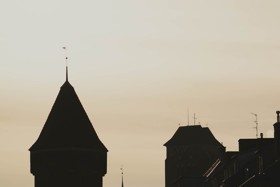 Umowa przedwstępna sprzedaży - co powinna zawierać i jak się zabezpieczyć